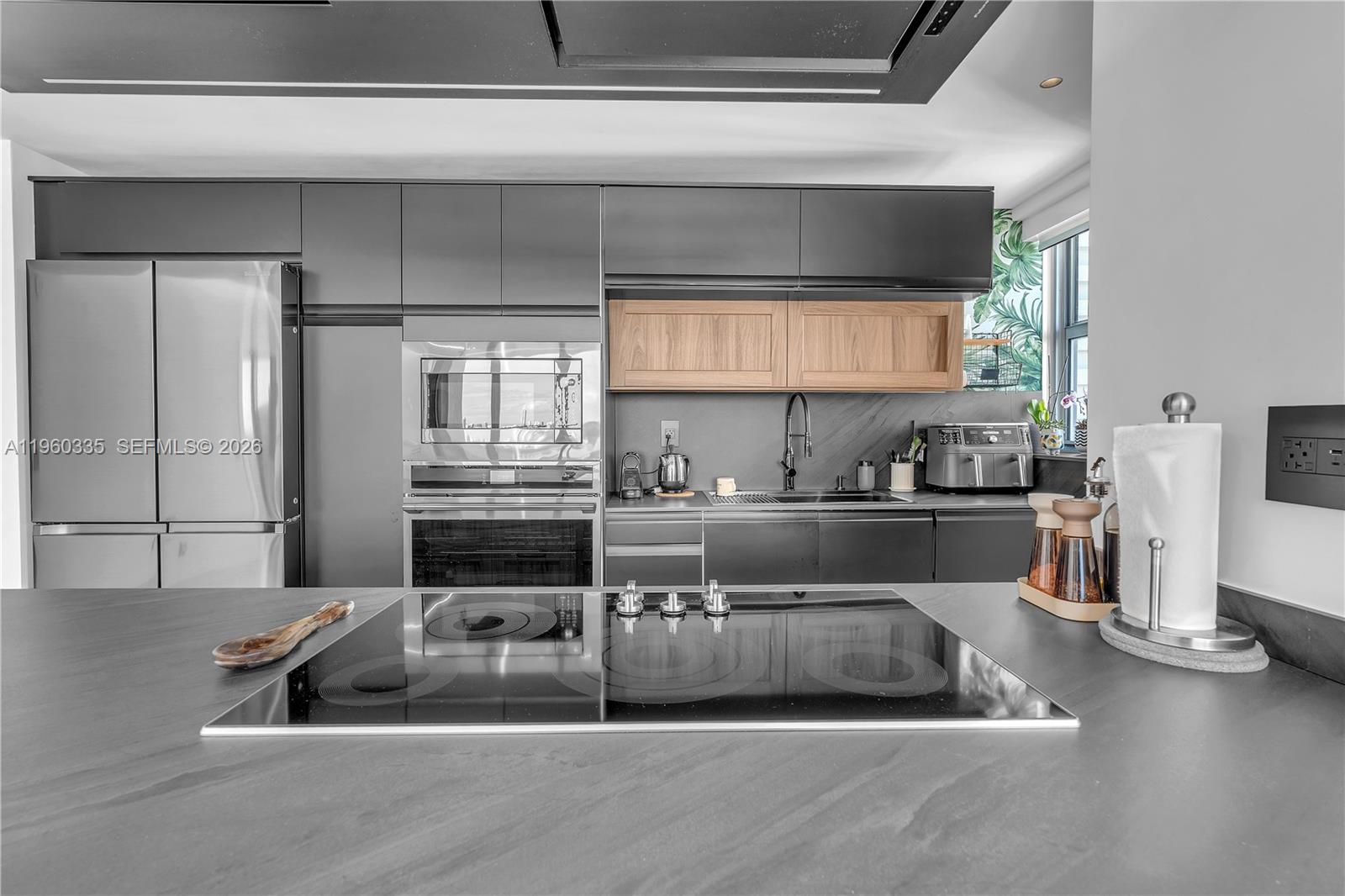 BLUE BAY TOWER CONDO - Residential