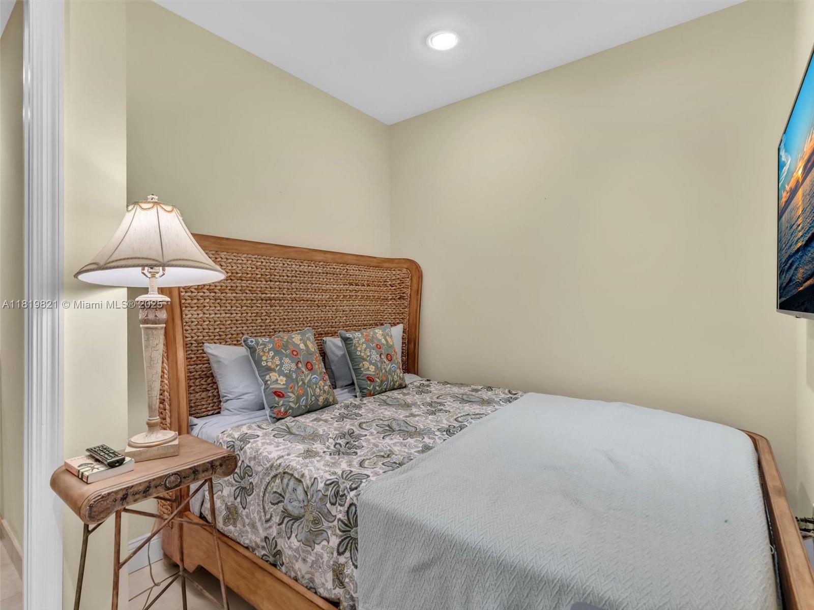 OCEANIA V CONDO - Residential