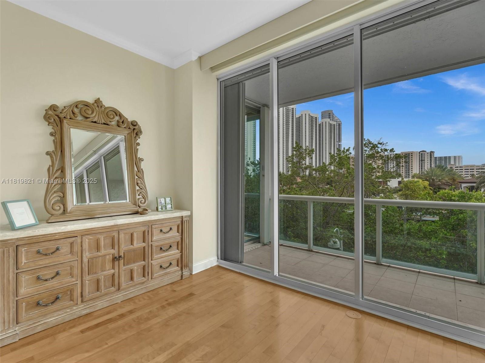 OCEANIA V CONDO - Residential