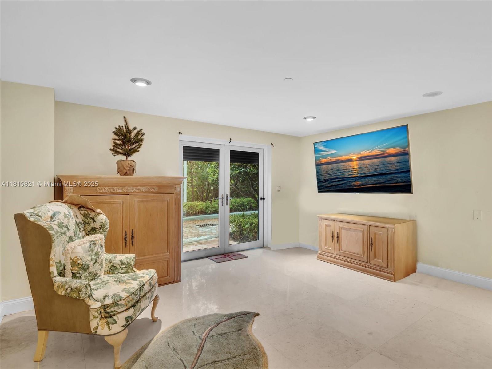 OCEANIA V CONDO - Residential