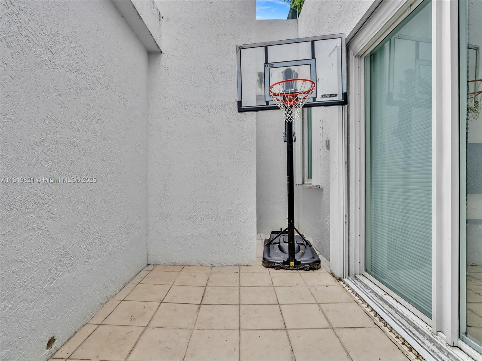 OCEANIA V CONDO - Residential