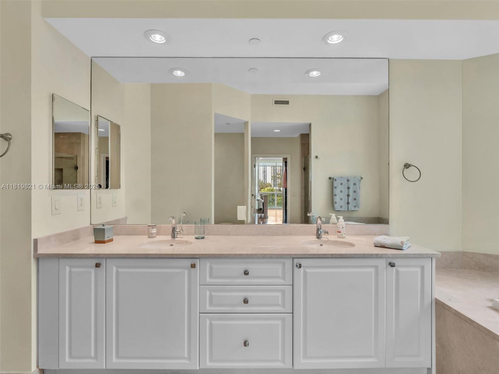 OCEANIA V CONDO - Residential