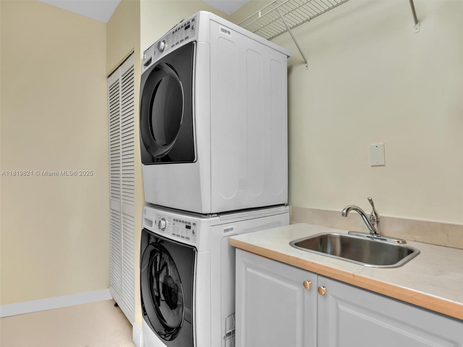 OCEANIA V CONDO - Residential