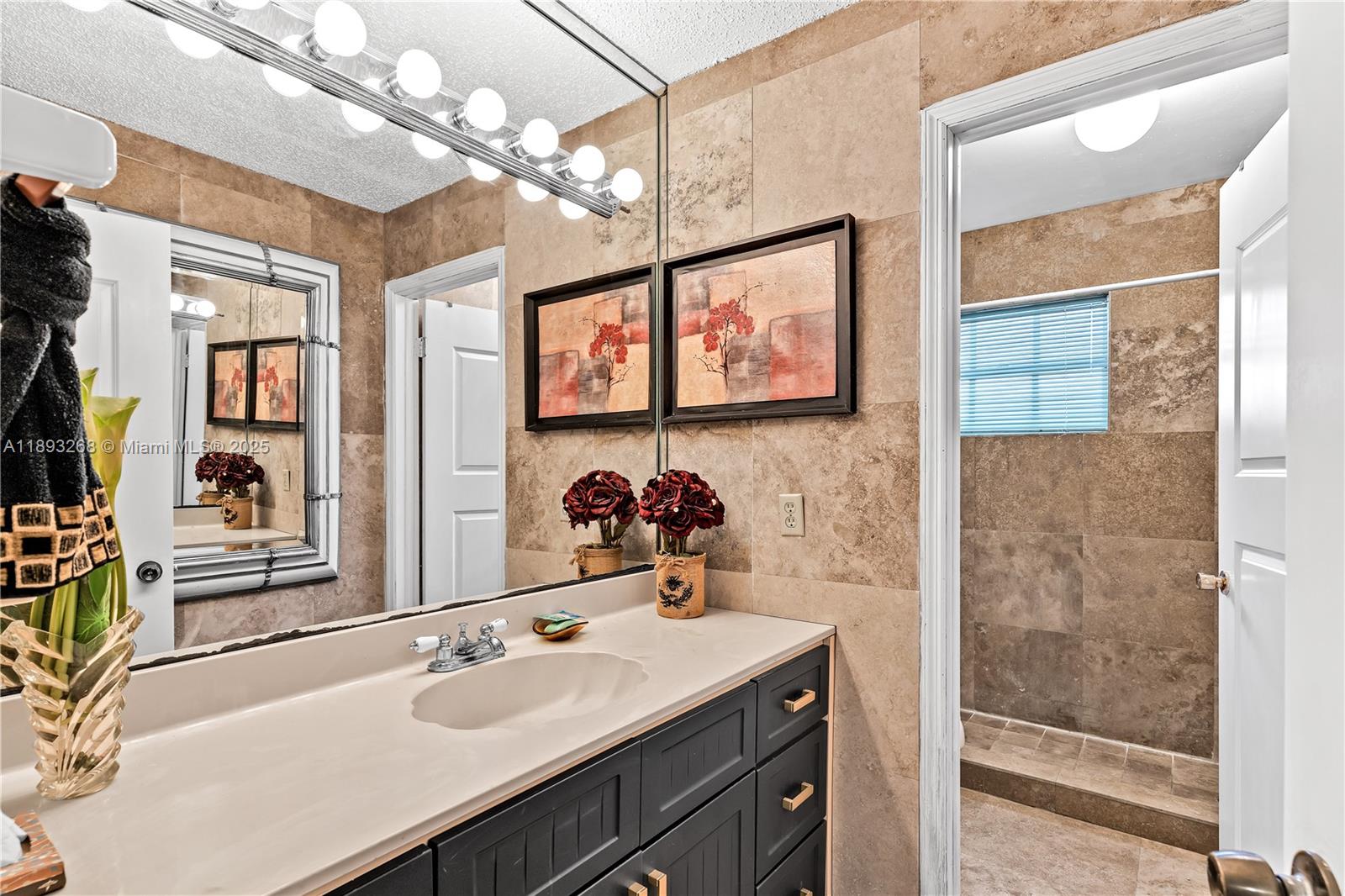 KENDALL GROVE CLUSTER HOM - Residential Lease