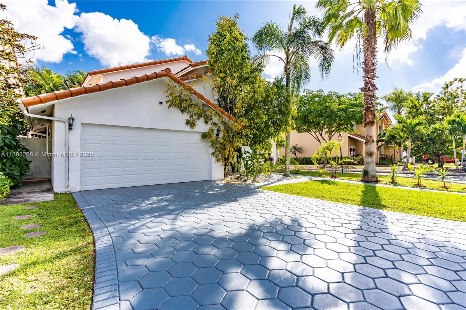 KENDALL GROVE CLUSTER HOM - Residential Lease