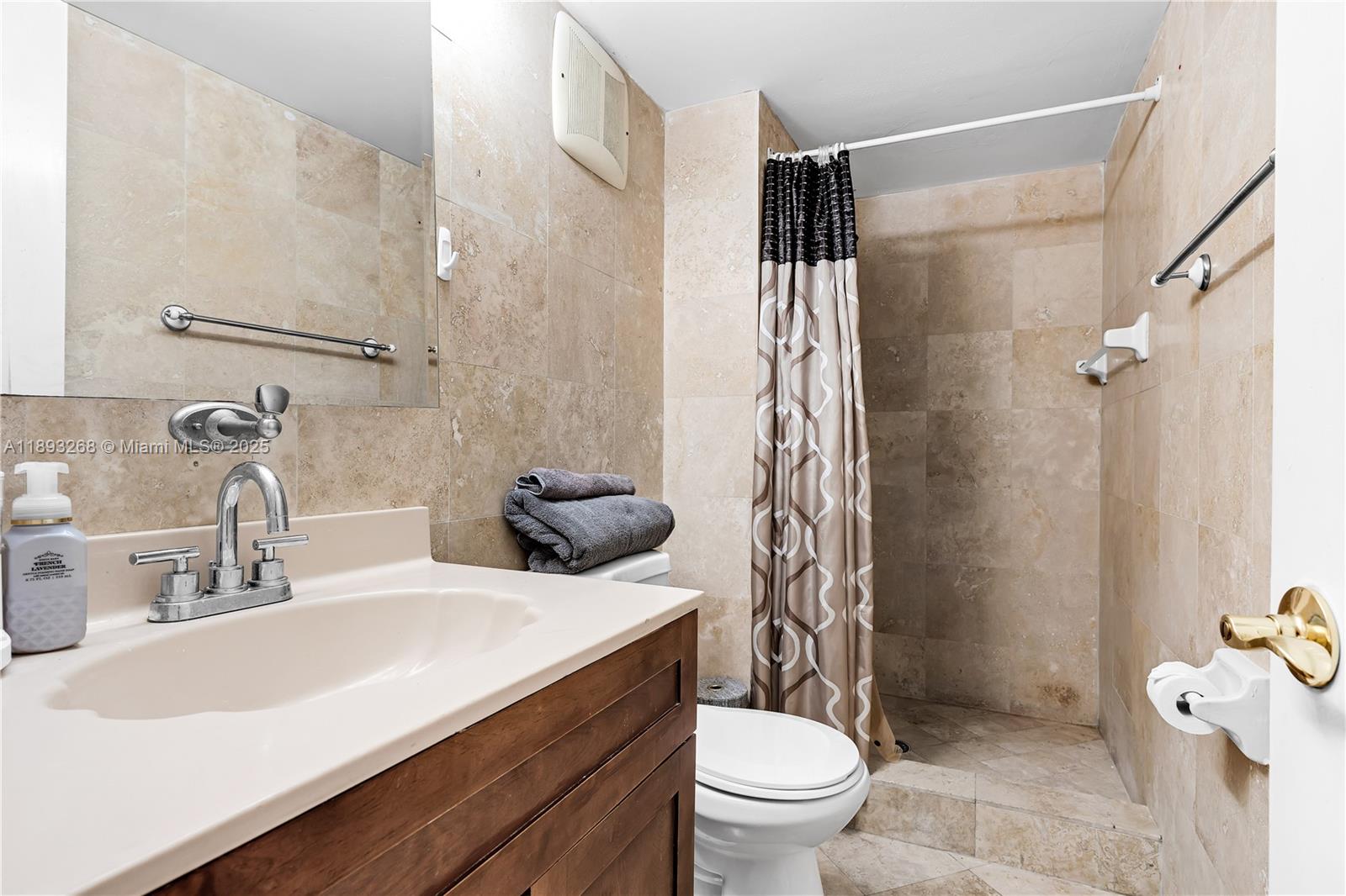 KENDALL GROVE CLUSTER HOM - Residential Lease