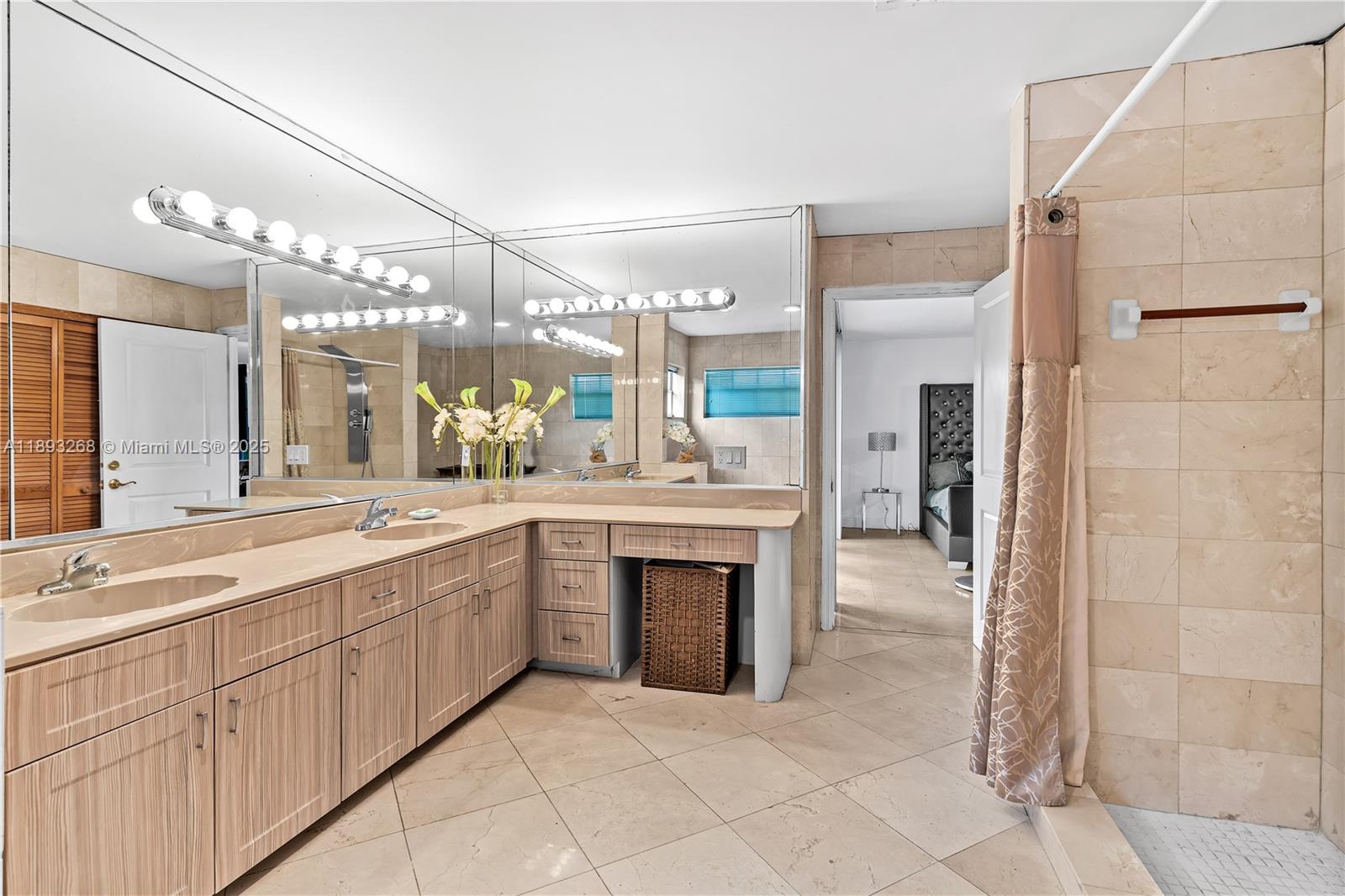 KENDALL GROVE CLUSTER HOM - Residential Lease