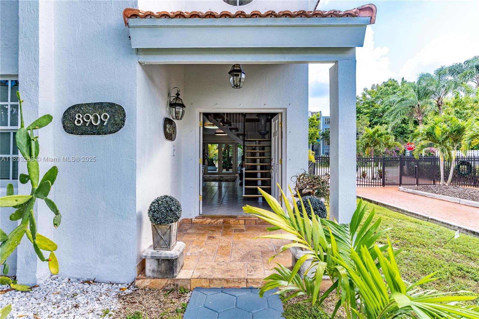 KENDALL GROVE CLUSTER HOM - Residential Lease