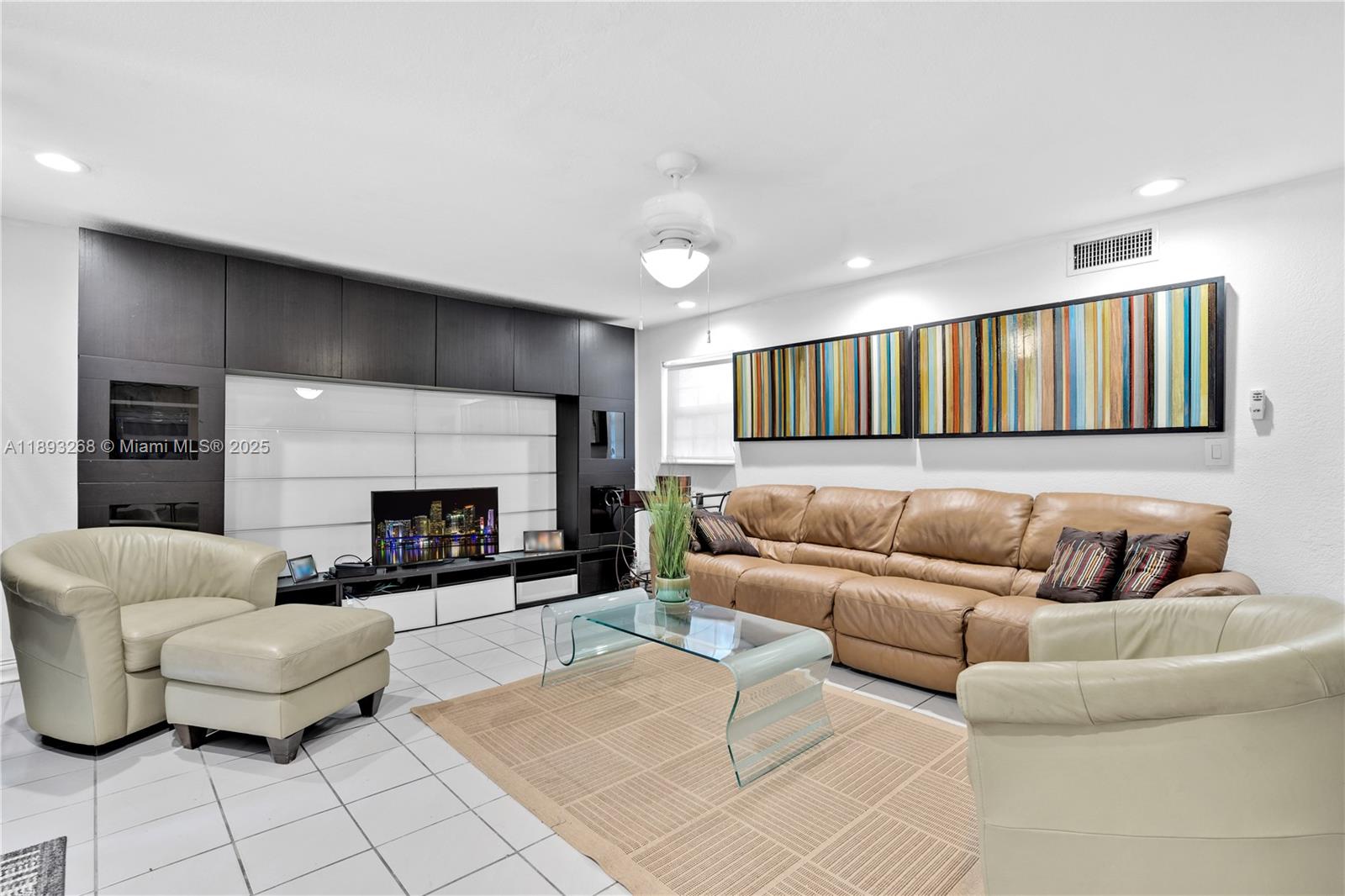 KENDALL GROVE CLUSTER HOM - Residential Lease