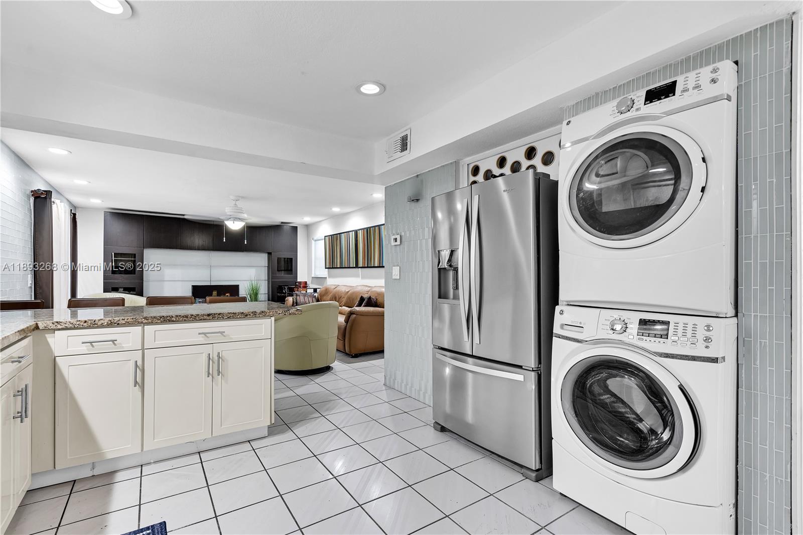 KENDALL GROVE CLUSTER HOM - Residential Lease