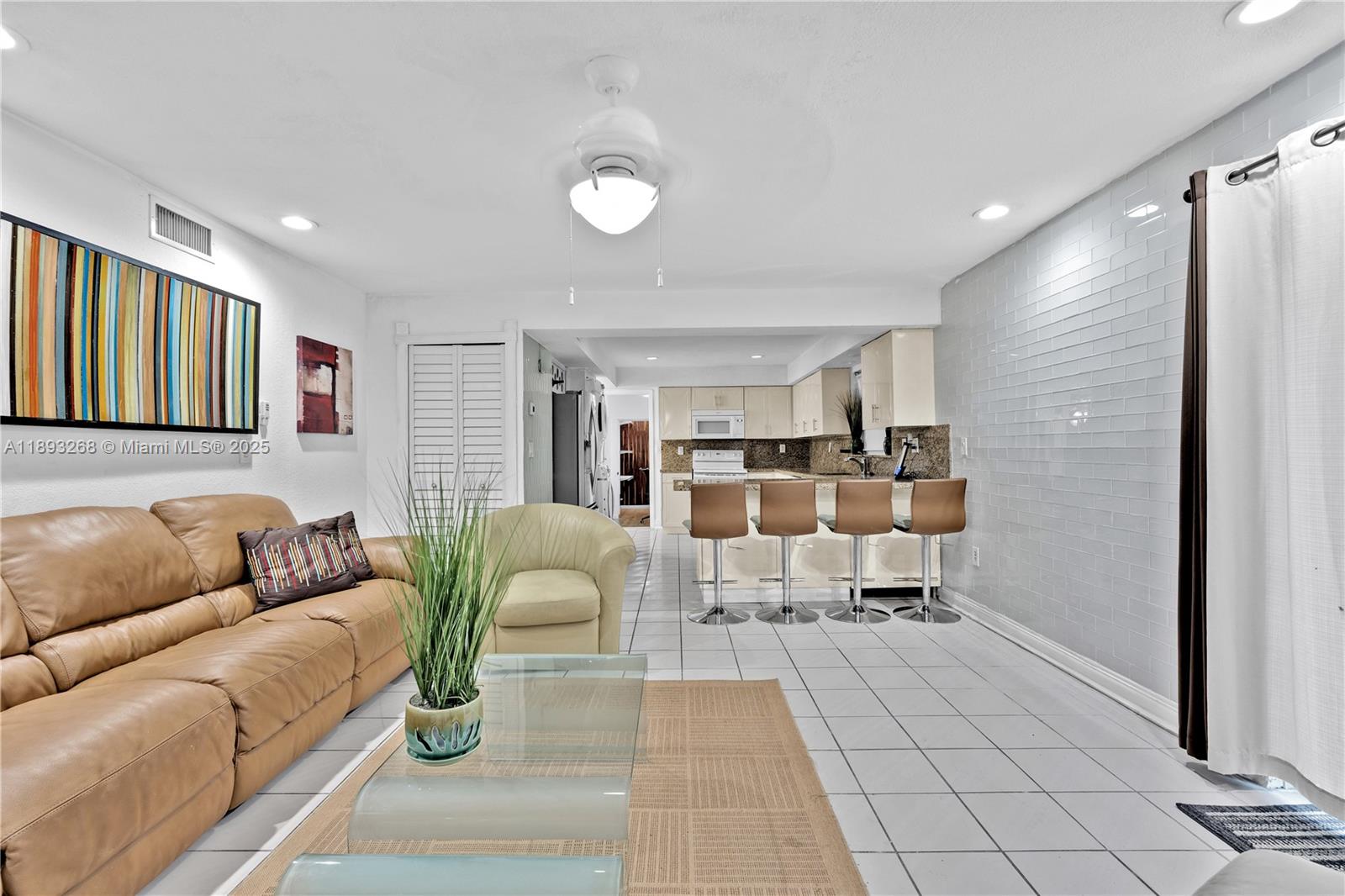 KENDALL GROVE CLUSTER HOM - Residential Lease