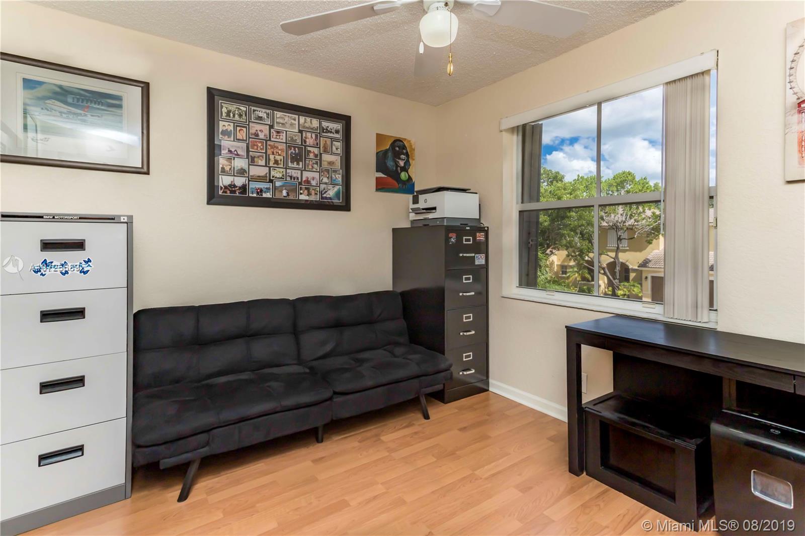 PEMBROKE SHORES - Residential