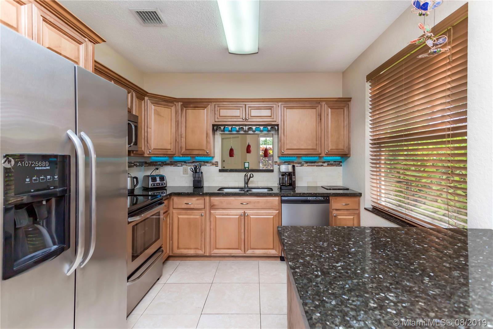 PEMBROKE SHORES - Residential