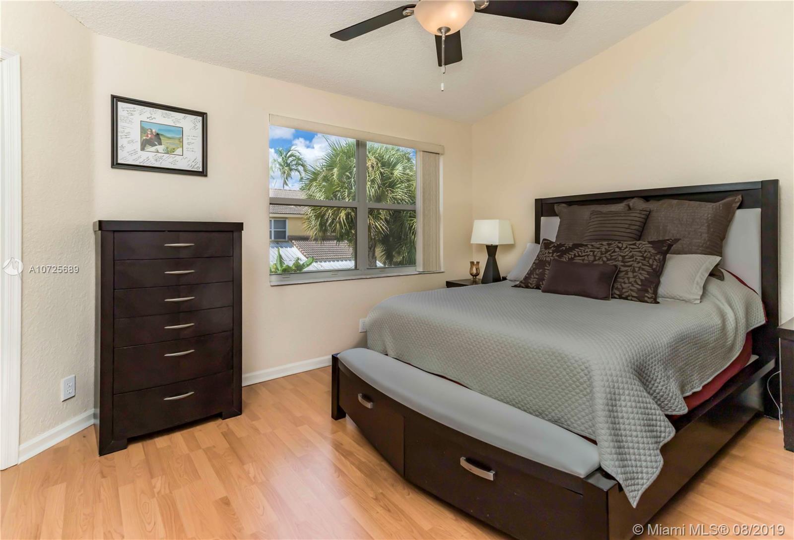 PEMBROKE SHORES - Residential