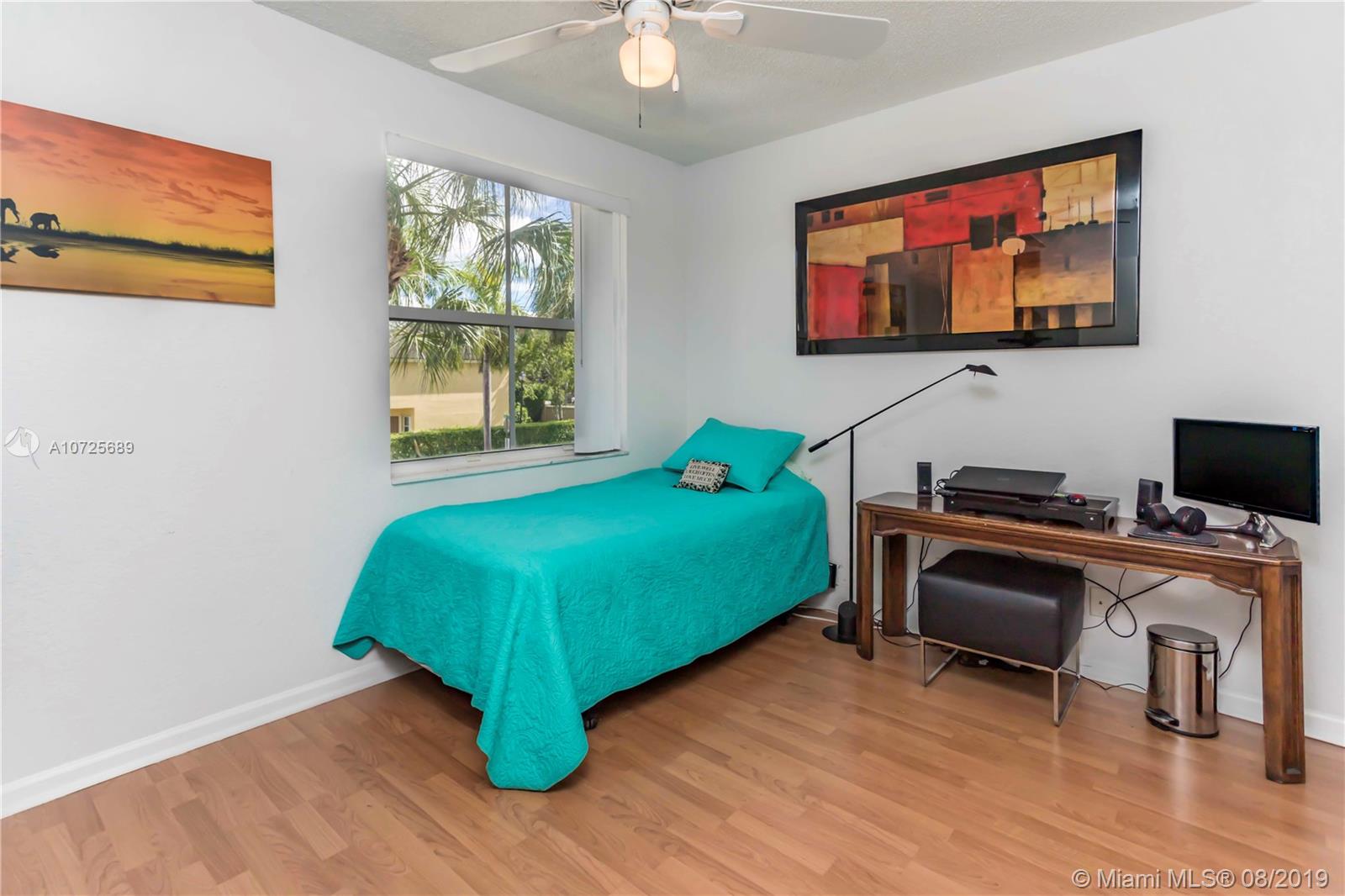 PEMBROKE SHORES - Residential