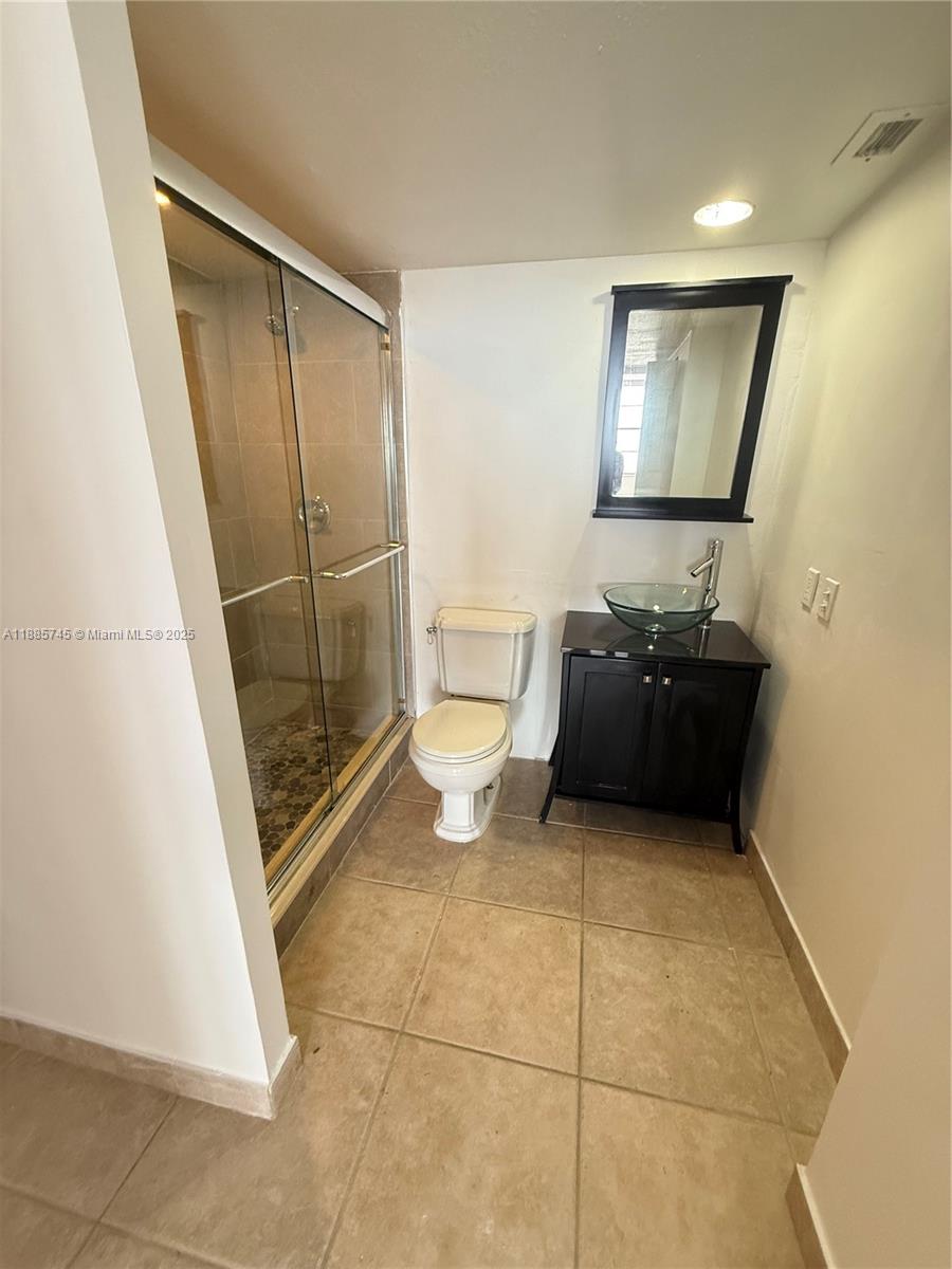 CRESTVIEW TOWERS CONDO - Residential Lease