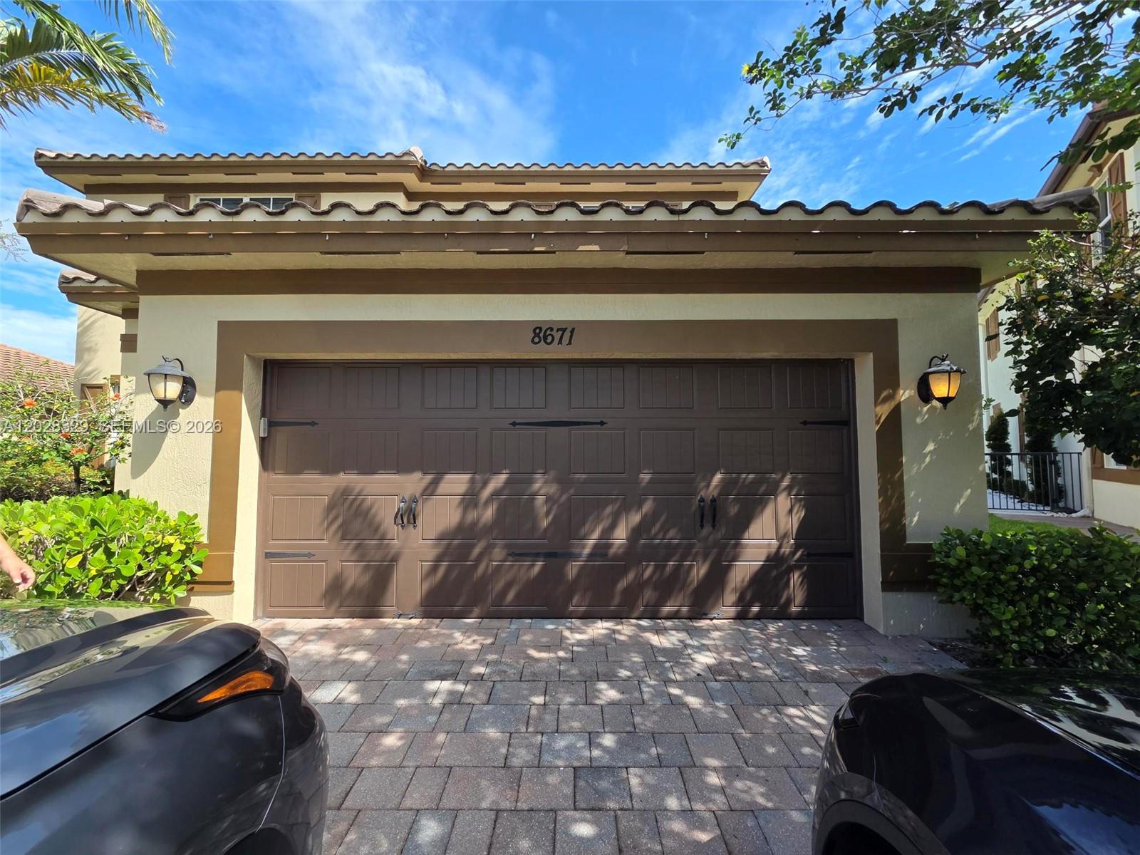 8671 Lakeside Bnd 1