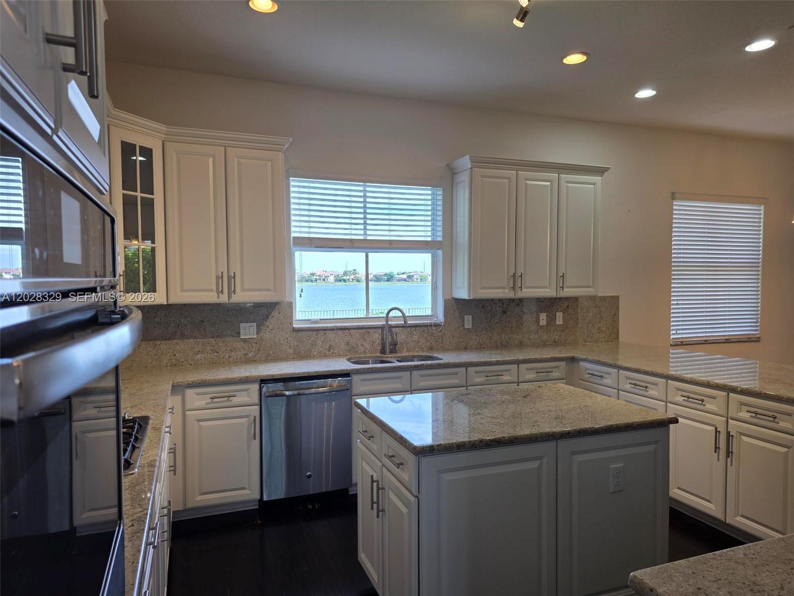 8671 Lakeside Bnd 1