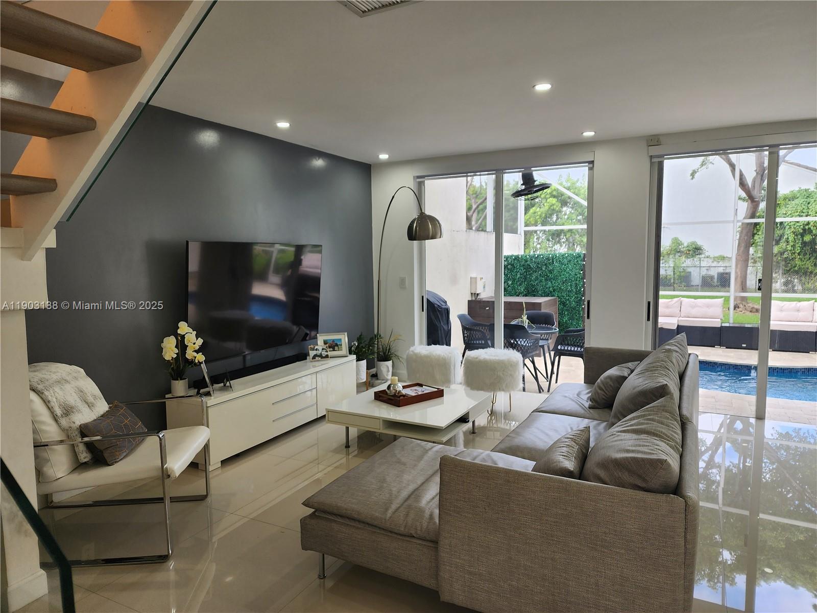 DORAL CHASE 1 ST ADDN AME - Residential Lease