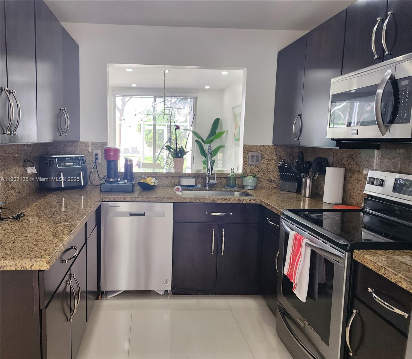 DORAL CHASE 1 ST ADDN AME - Residential Lease