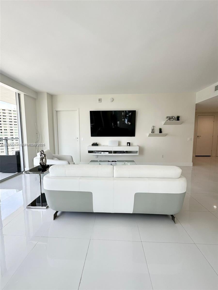 1300 Brickell Bay Dr 3101