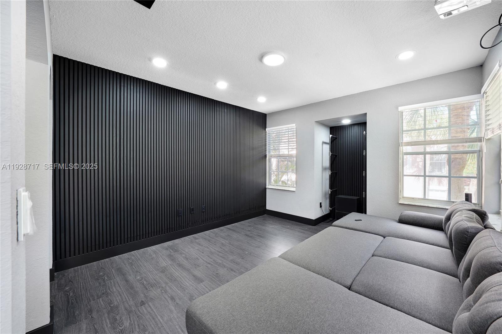 1010 Belmont Pl 1010