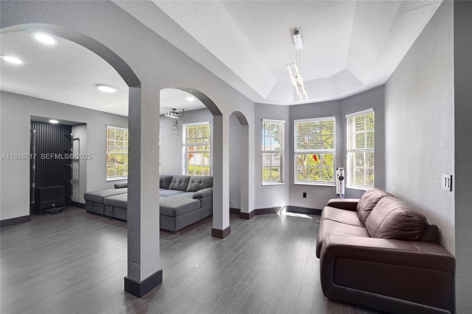 1010 Belmont Pl 1010