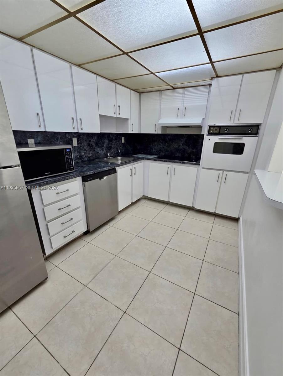 19390 Collins Ave 619