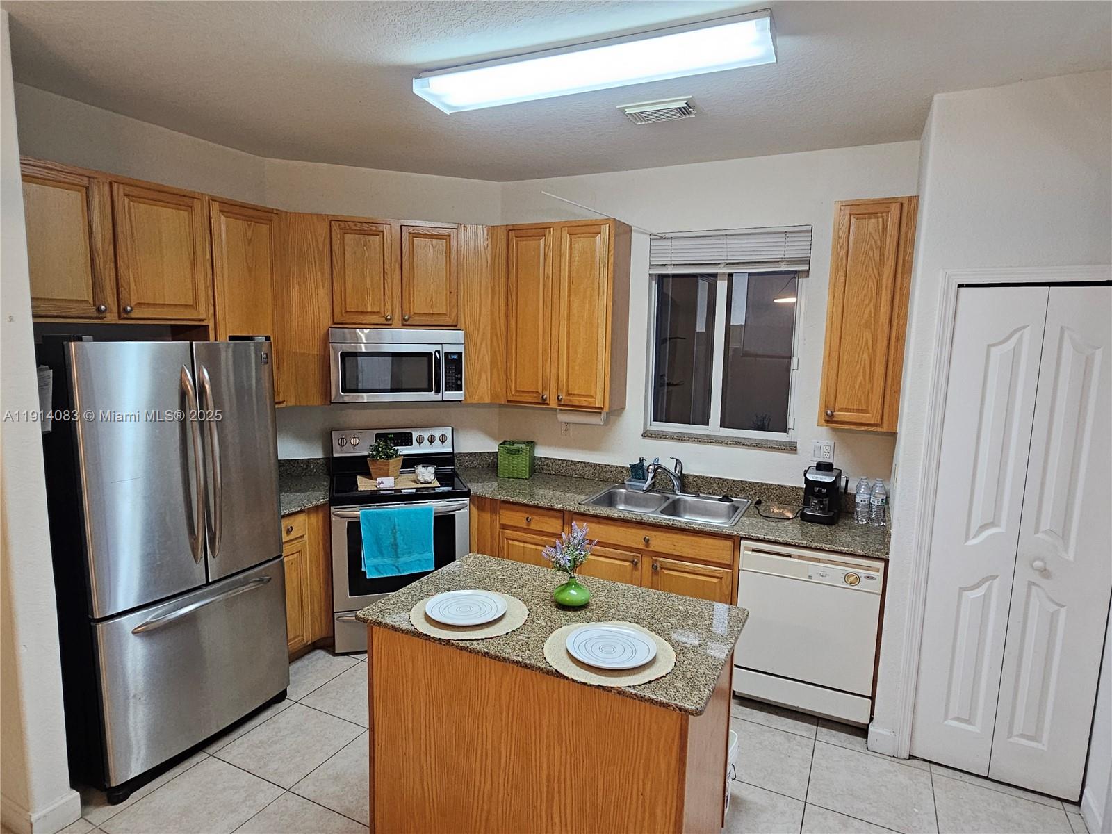 DORAL ISLES NORTH SEC TWO - Residential Lease