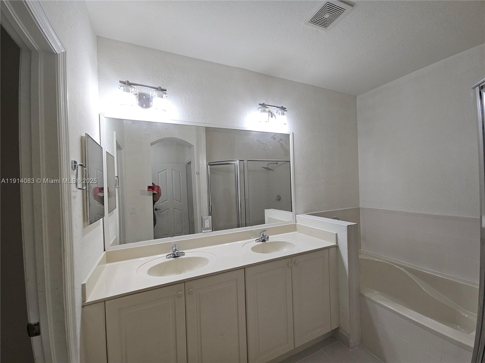 DORAL ISLES NORTH SEC TWO - Residential Lease