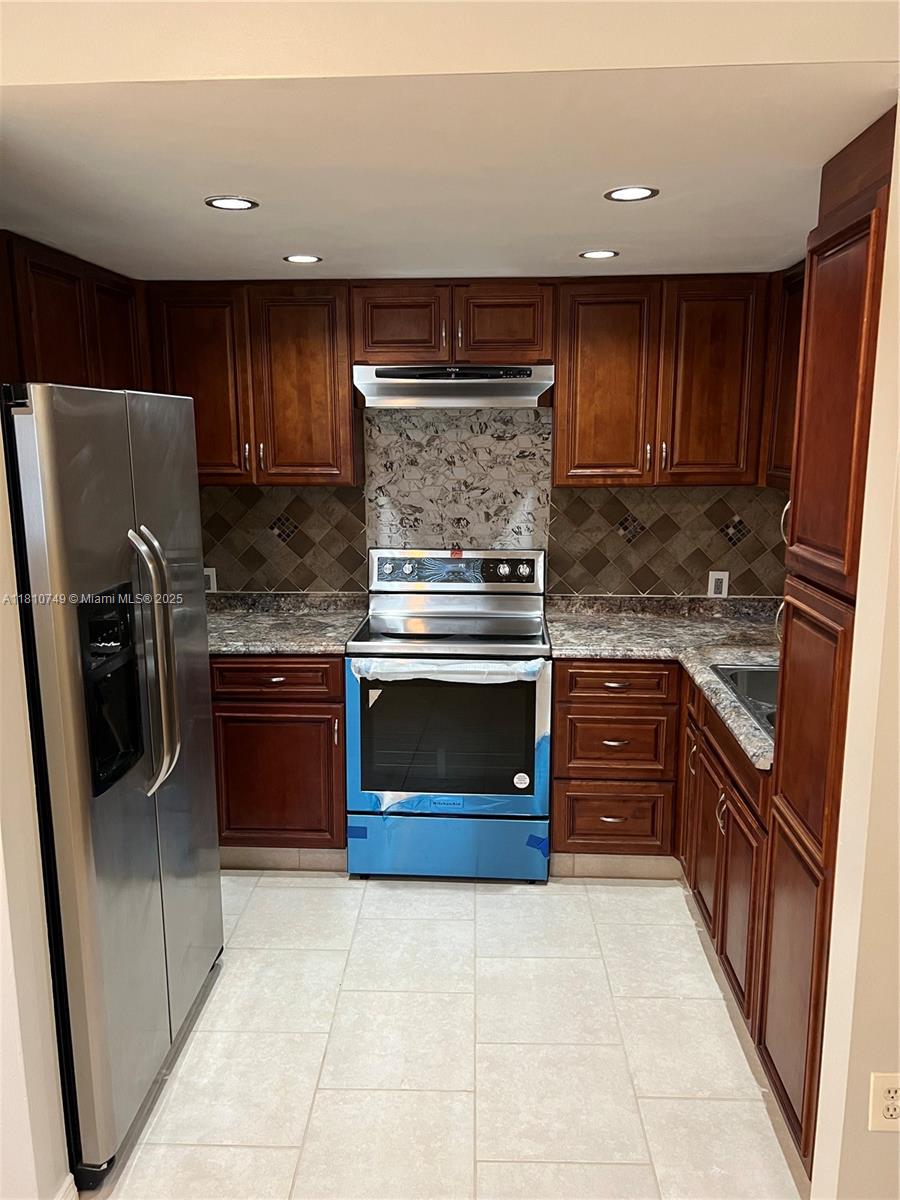 Rental Property at 1515 Ne 125th Ter 204, North Miami, Miami-Dade County, Florida - Bedrooms: 1 
Bathrooms: 1  - $1,750 MO.