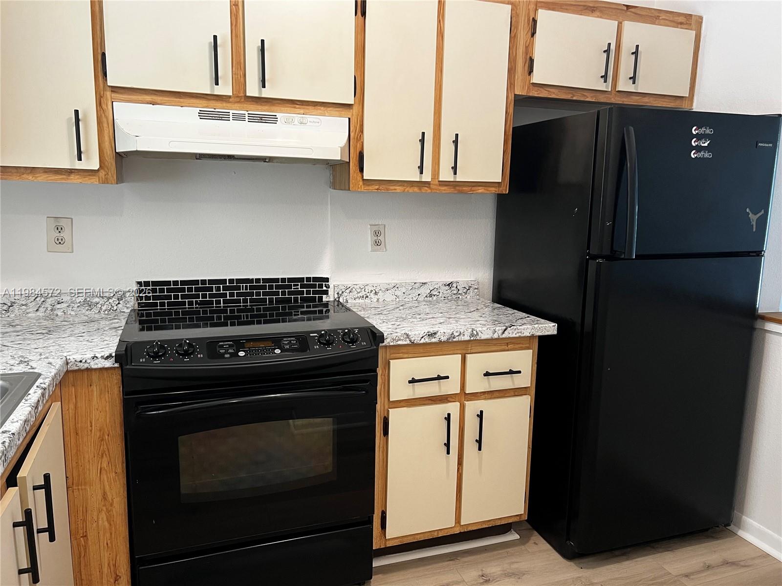 SHAKER WOODS VILLAGE - Residential Lease