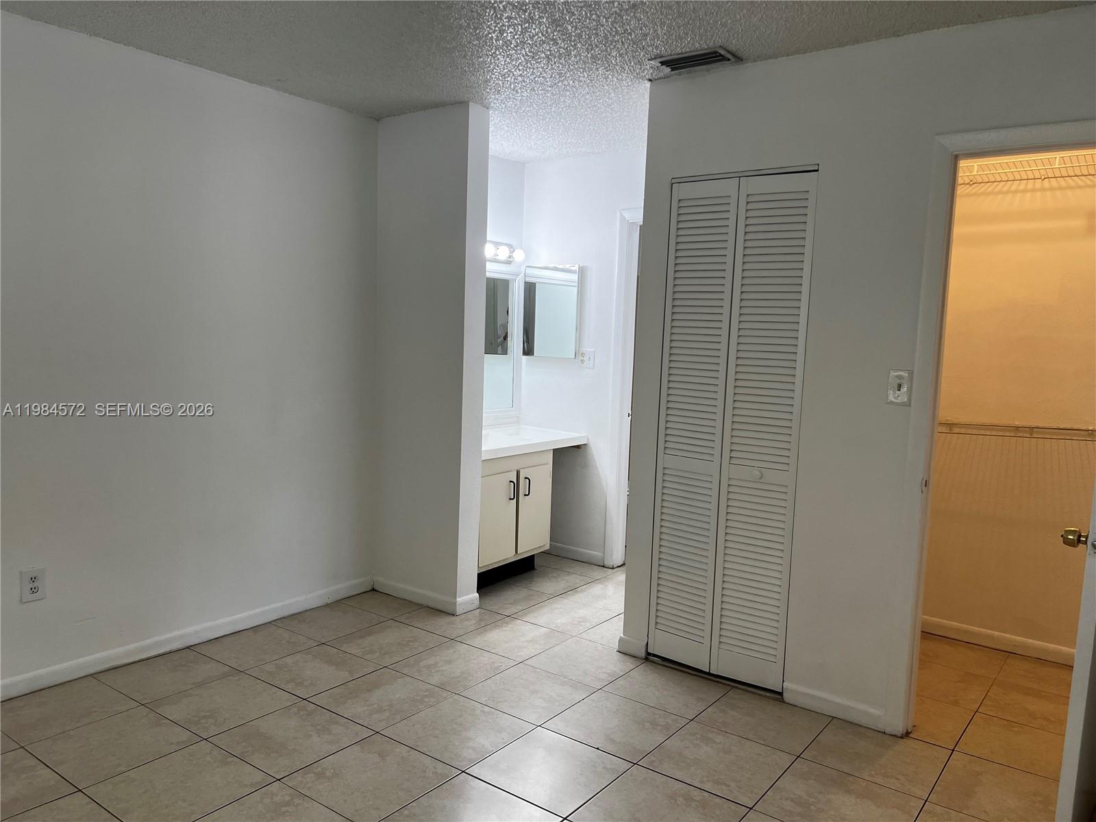 SHAKER WOODS VILLAGE - Residential Lease