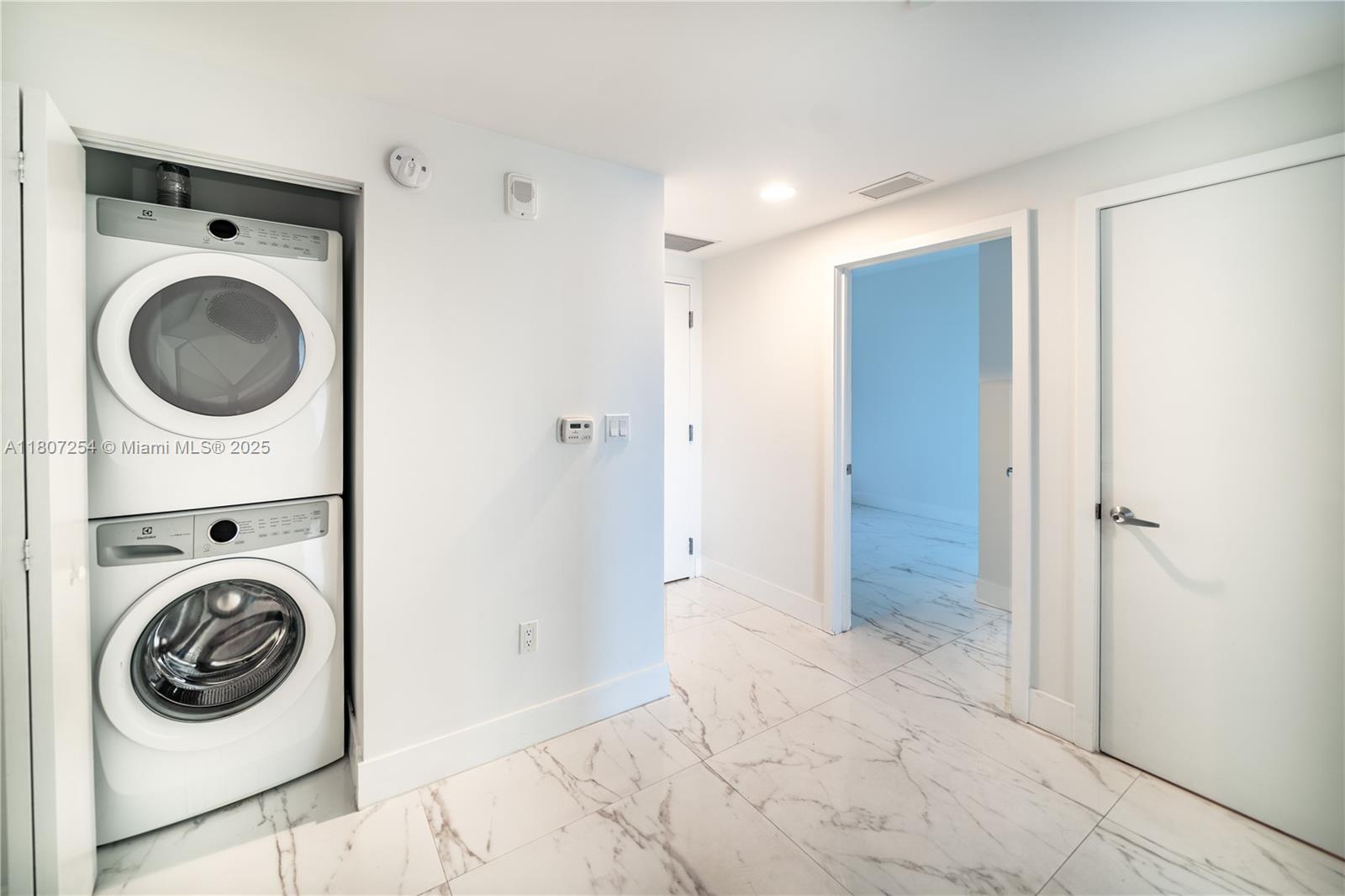 THE HARBOUR SOUTH CONDO - Residential