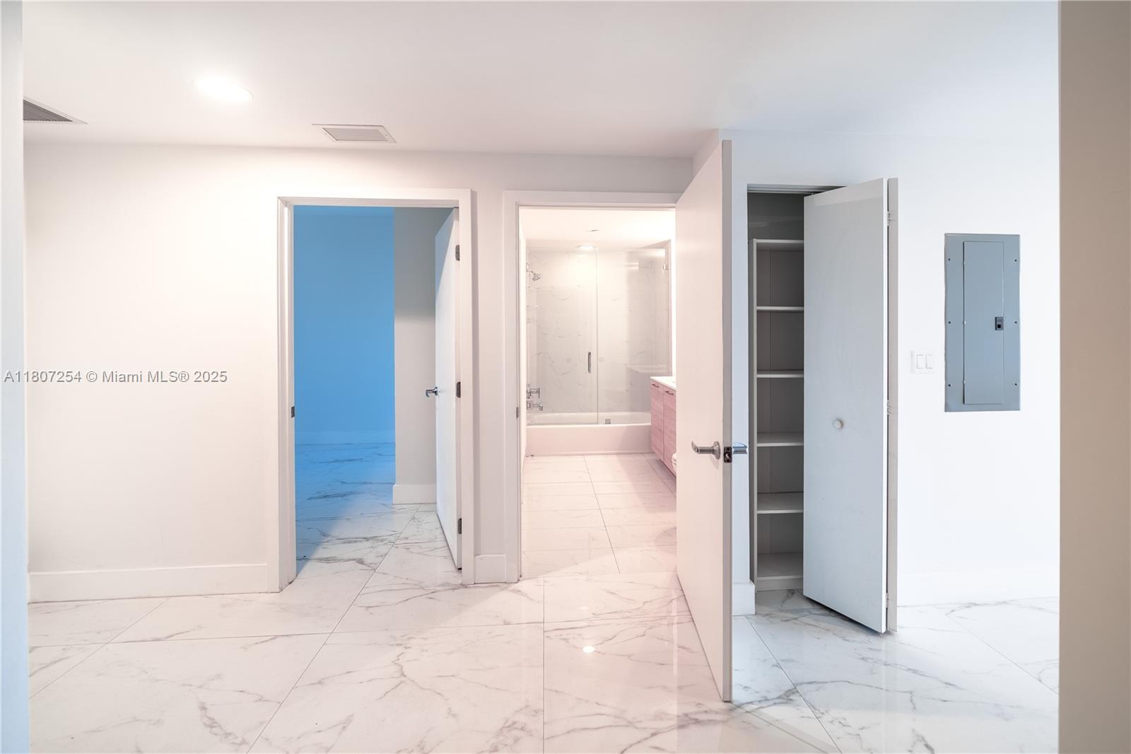 THE HARBOUR SOUTH CONDO - Residential