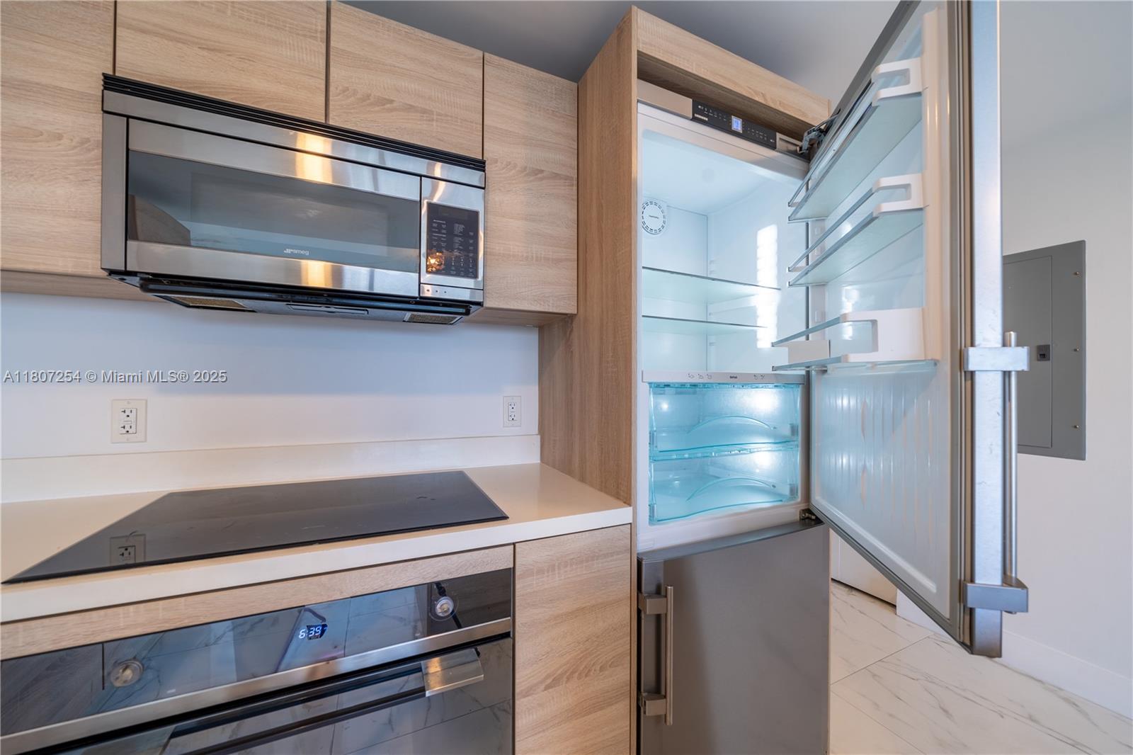 THE HARBOUR SOUTH CONDO - Residential