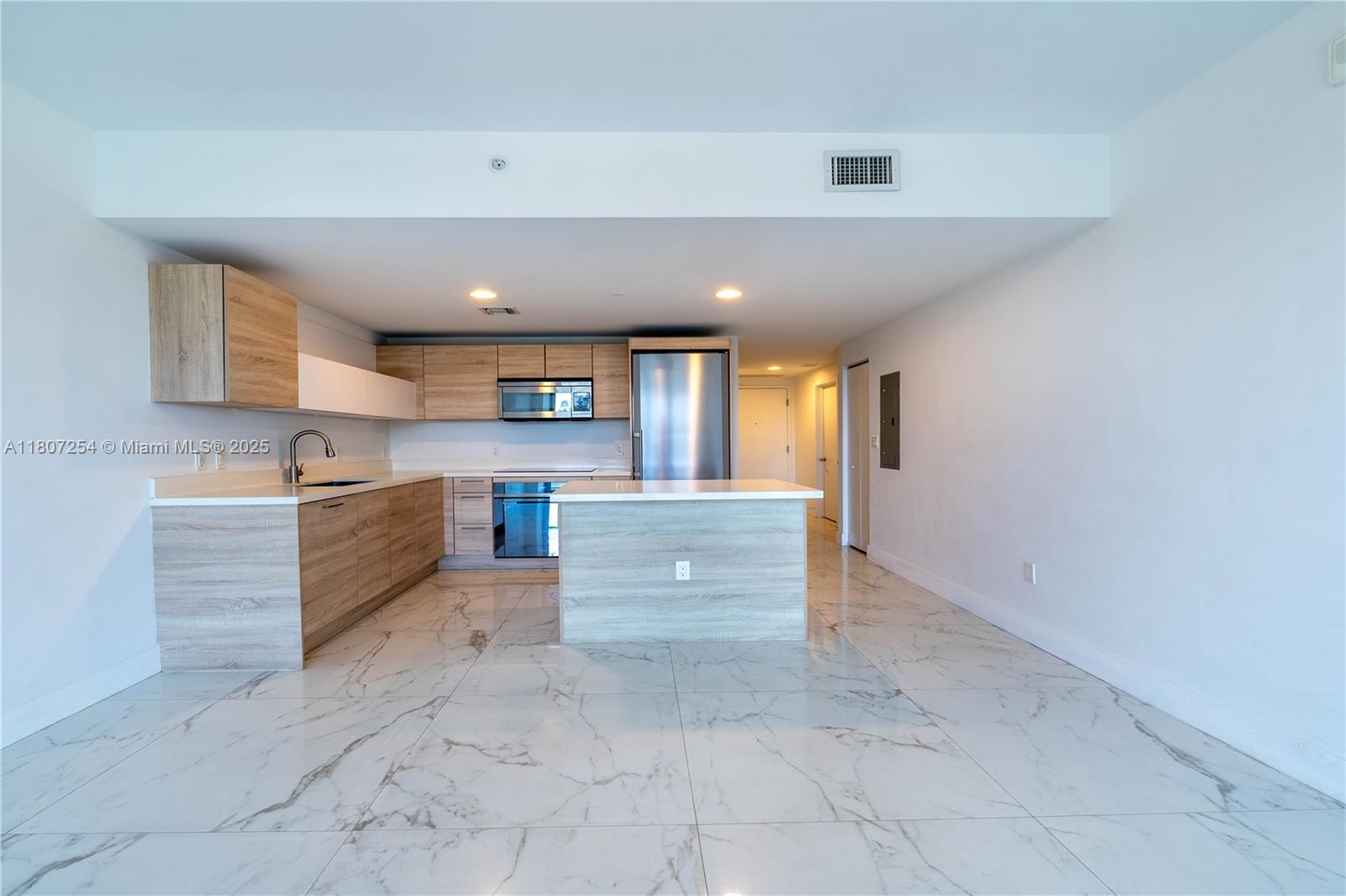 THE HARBOUR SOUTH CONDO - Residential