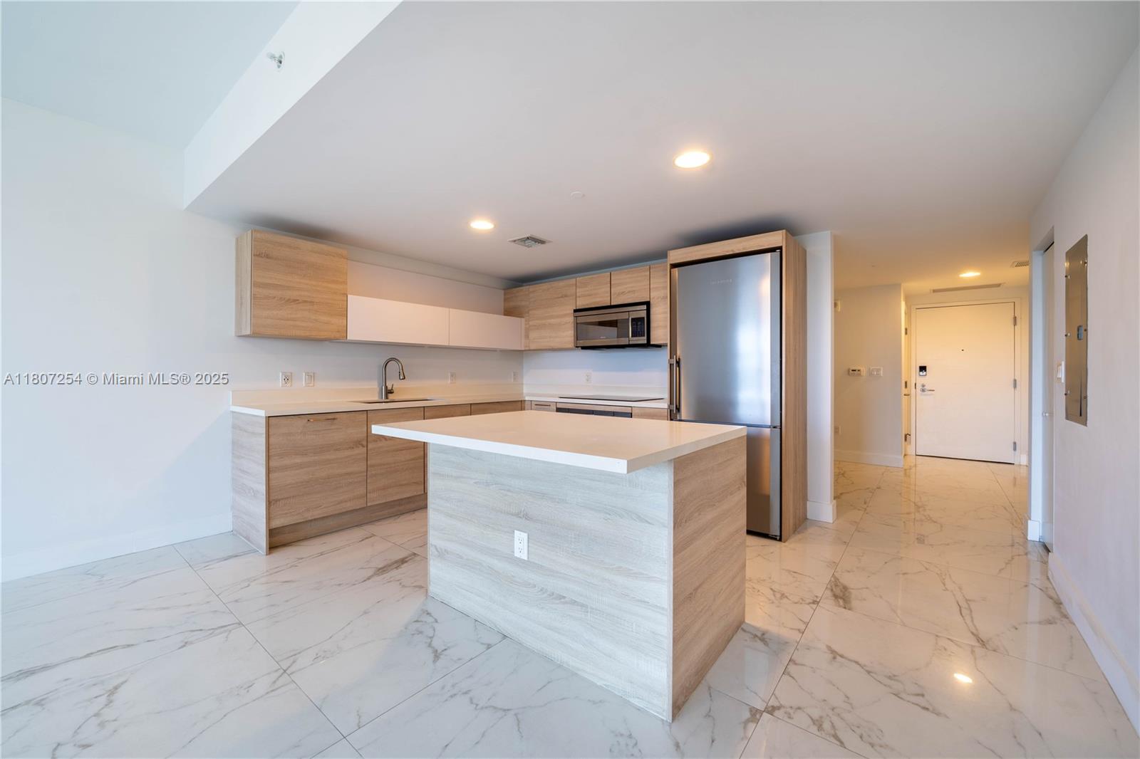 16385 Biscayne Blvd 417