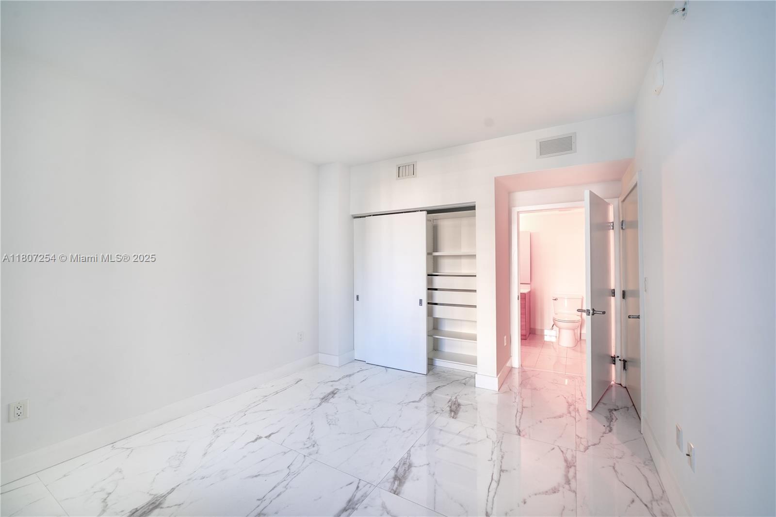 THE HARBOUR SOUTH CONDO - Residential