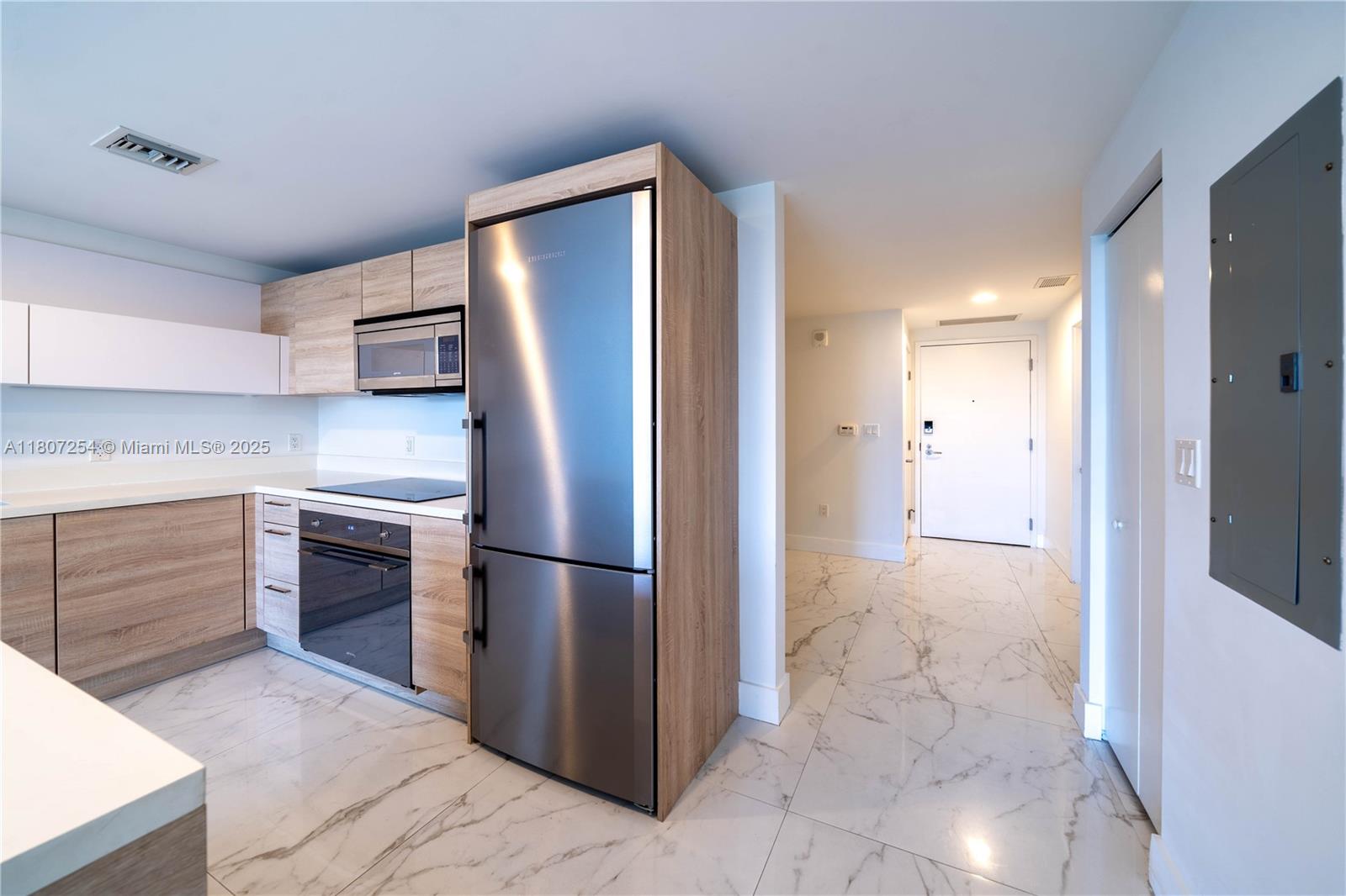 Property for Sale at 16385 Biscayne Blvd 417, North Miami Beach, Miami-Dade County, Florida - Bedrooms: 2 
Bathrooms: 2  - $615,000