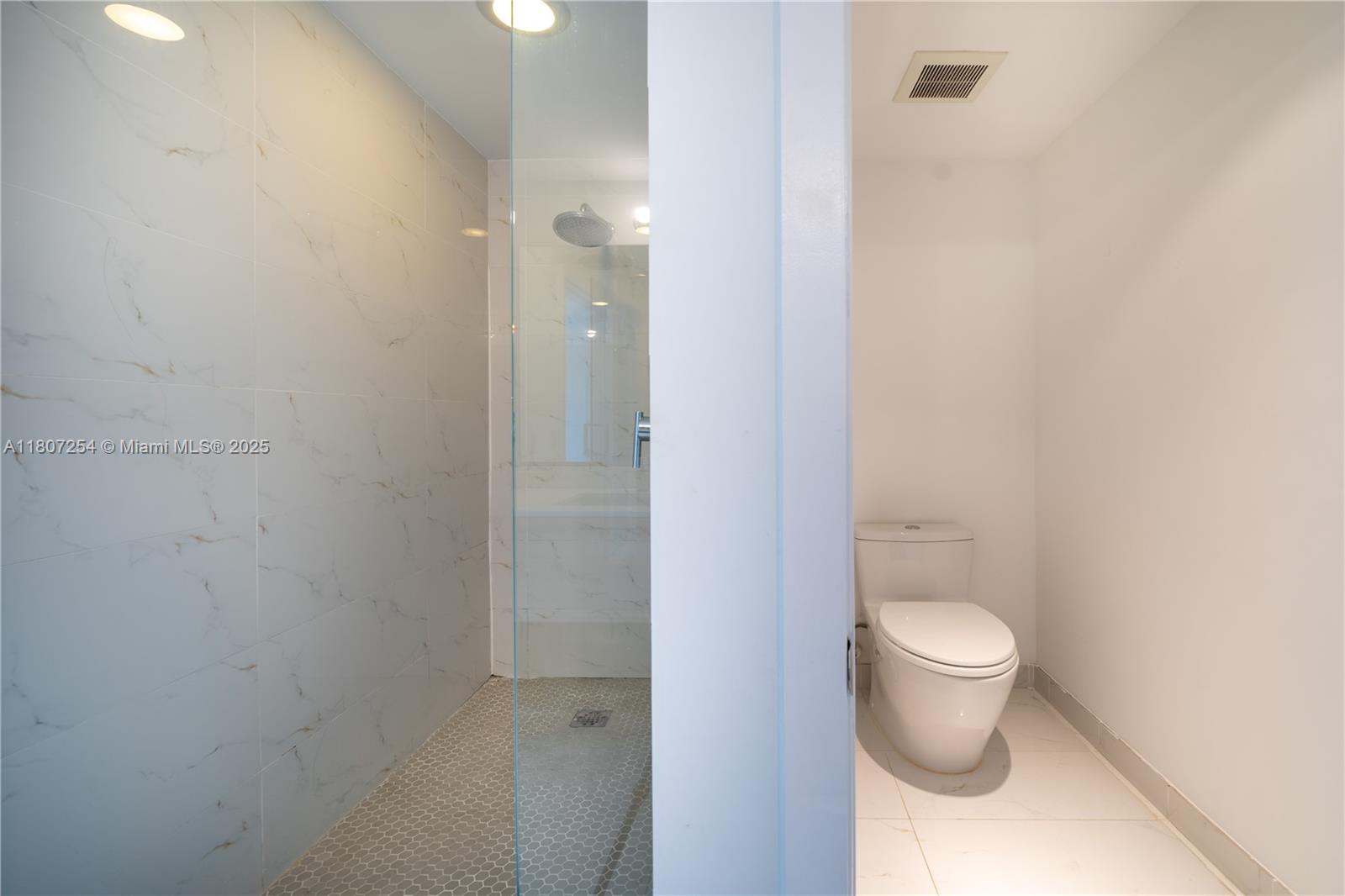 THE HARBOUR SOUTH CONDO - Residential