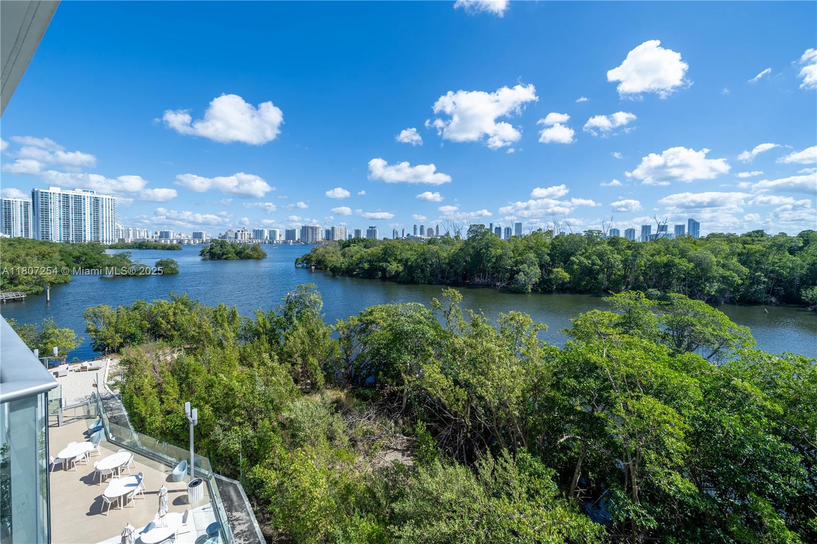 THE HARBOUR SOUTH CONDO - Residential