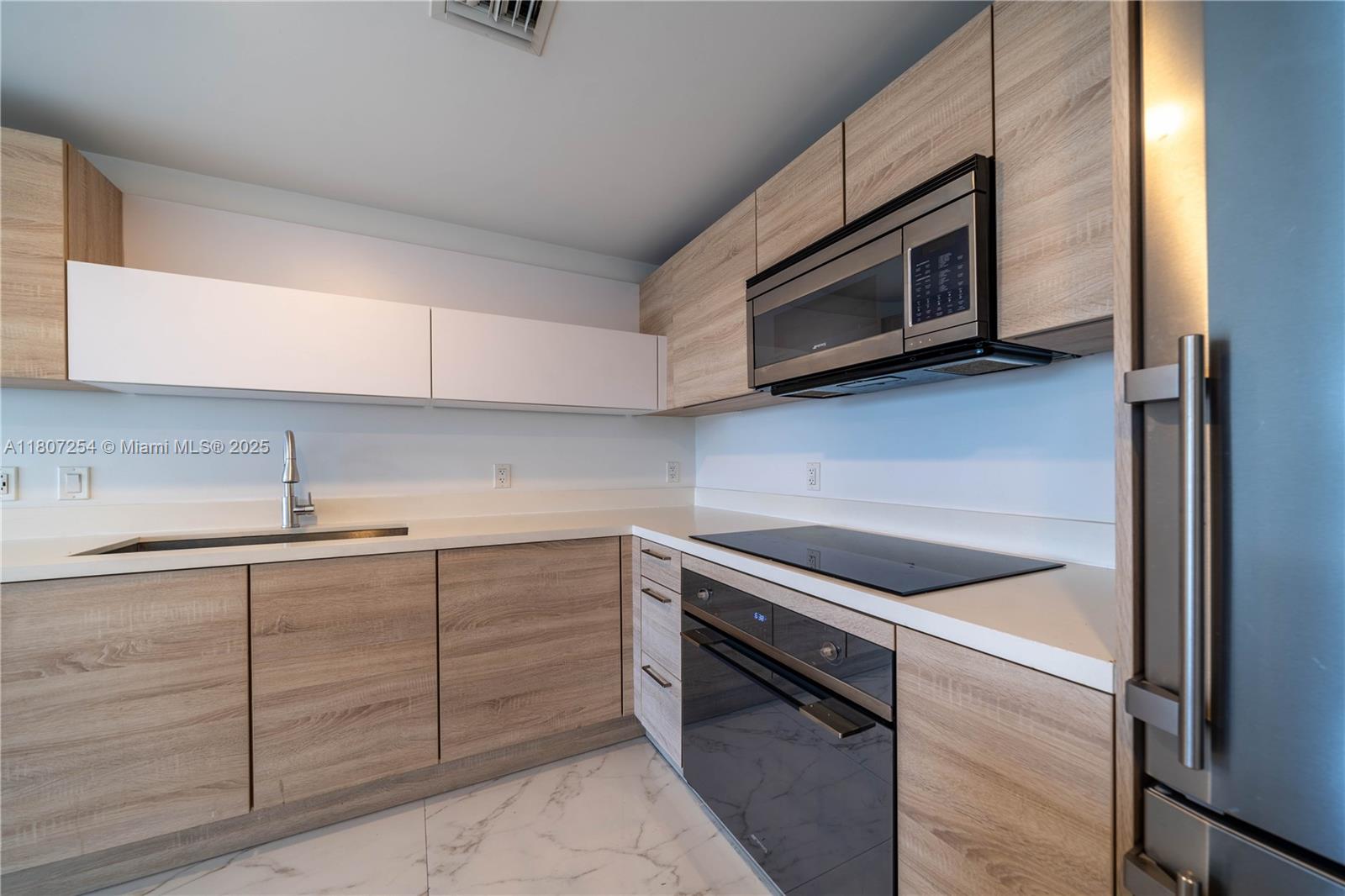 THE HARBOUR SOUTH CONDO - Residential