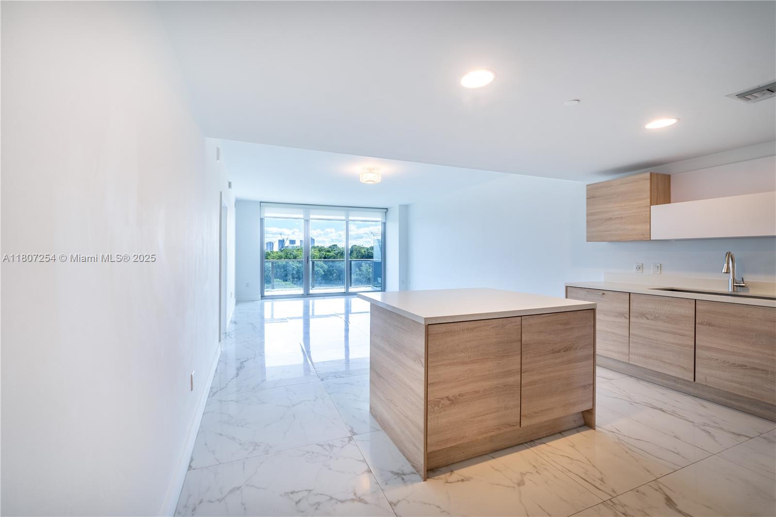 16385 Biscayne Blvd 417