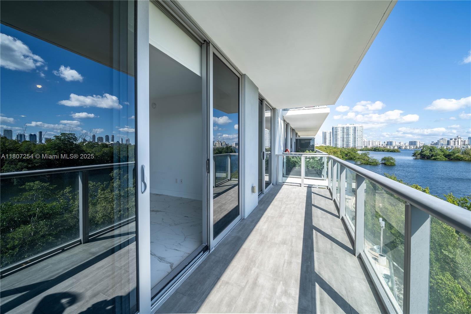 THE HARBOUR SOUTH CONDO - Residential