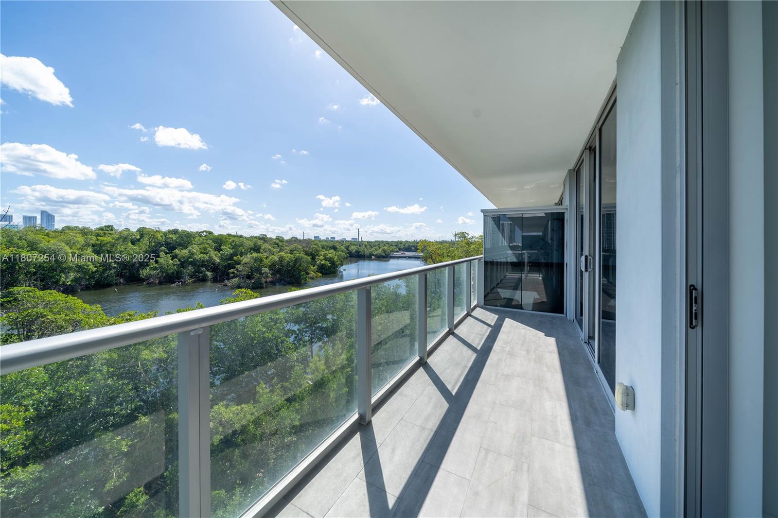 THE HARBOUR SOUTH CONDO - Residential