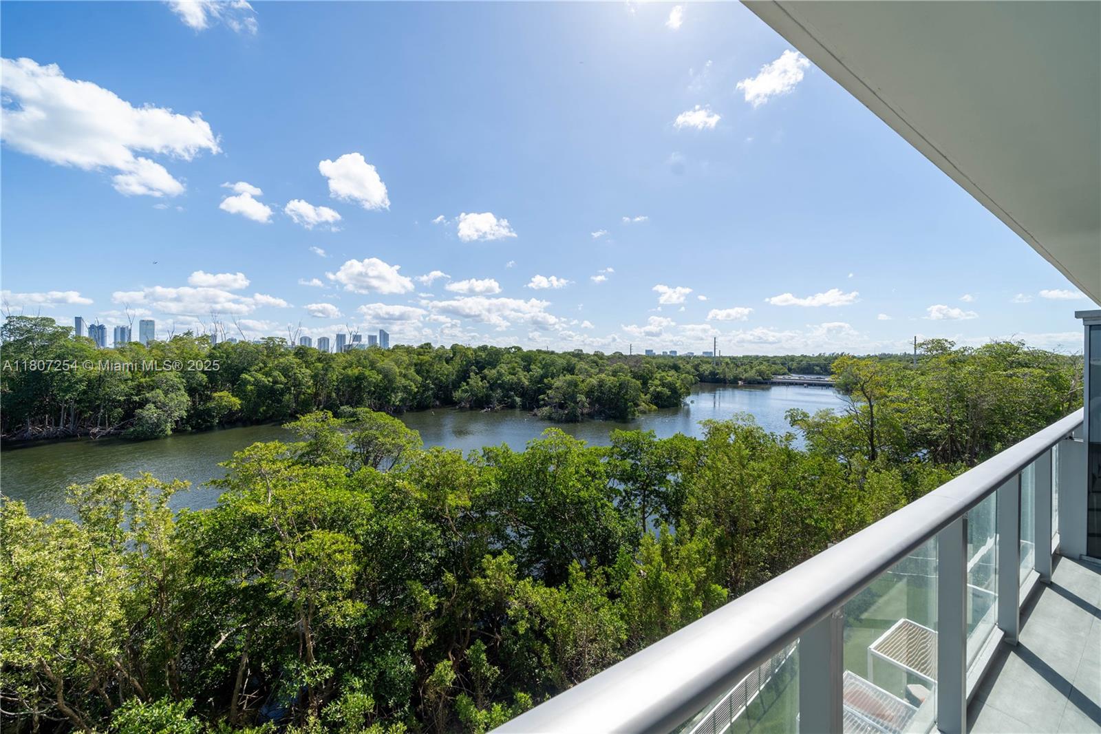 THE HARBOUR SOUTH CONDO - Residential