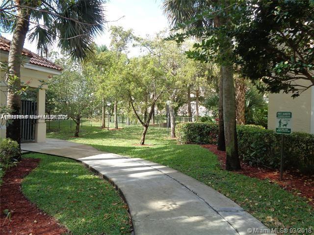 HOLLYWOOD PARC CONDOMINIU - Residential Lease