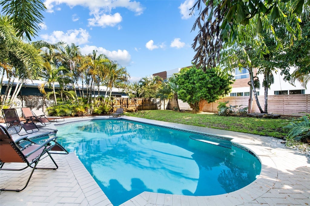 Photo of 1236 N Victoria Park Rd #0, Fort Lauderdale, FL 33304 (MLS # A12097181)