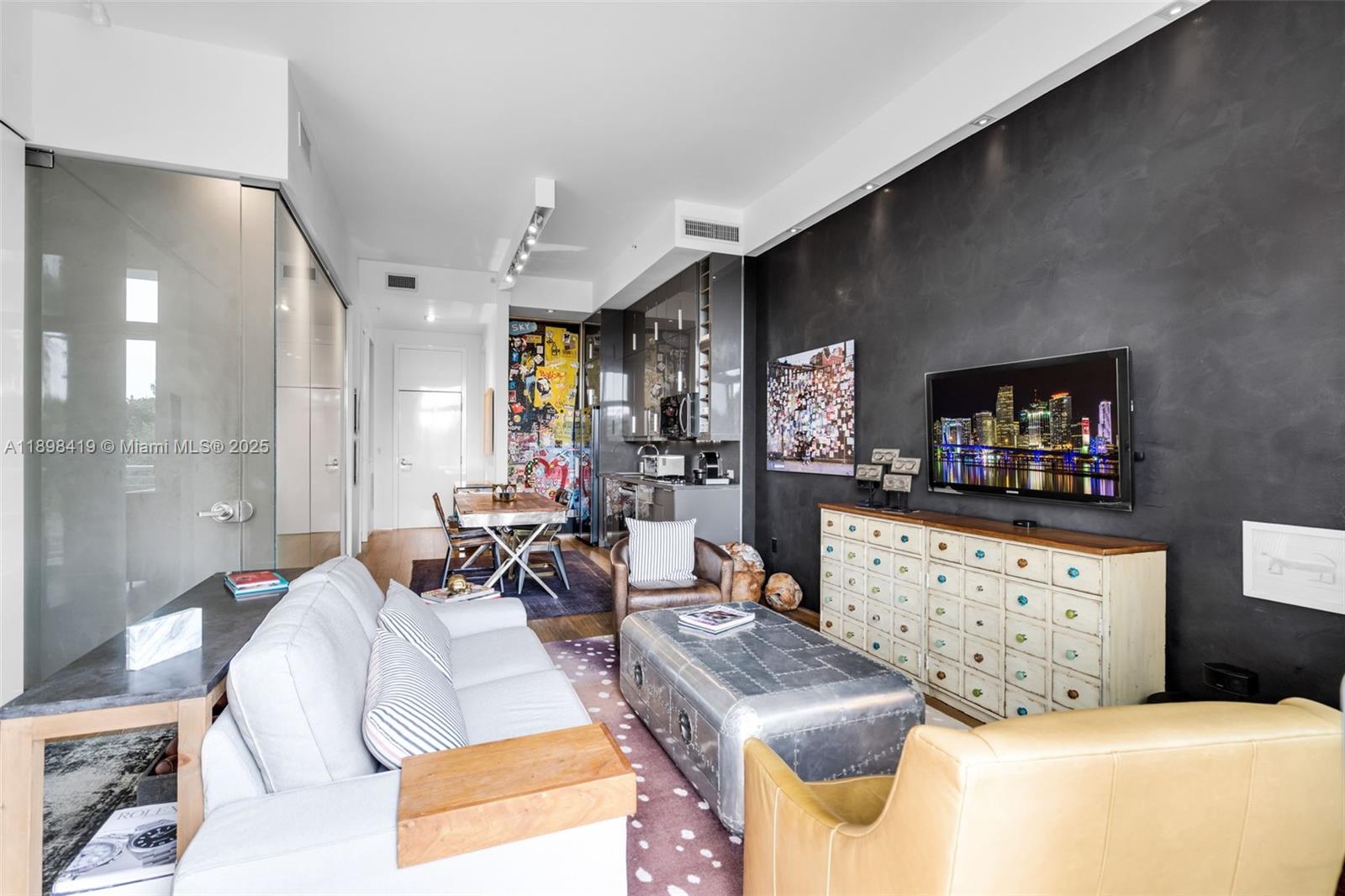 THE MERIDIAN CONDO - Residential